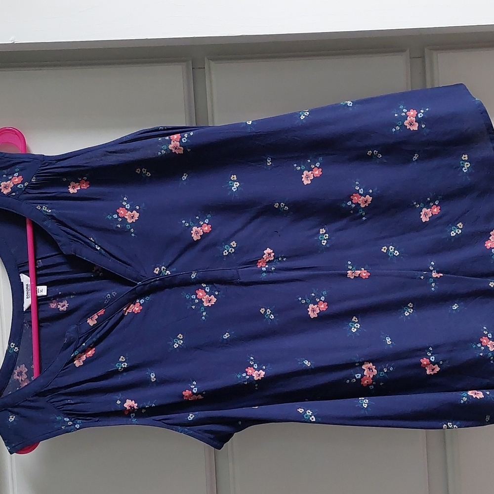 Women's sleeveless blouse